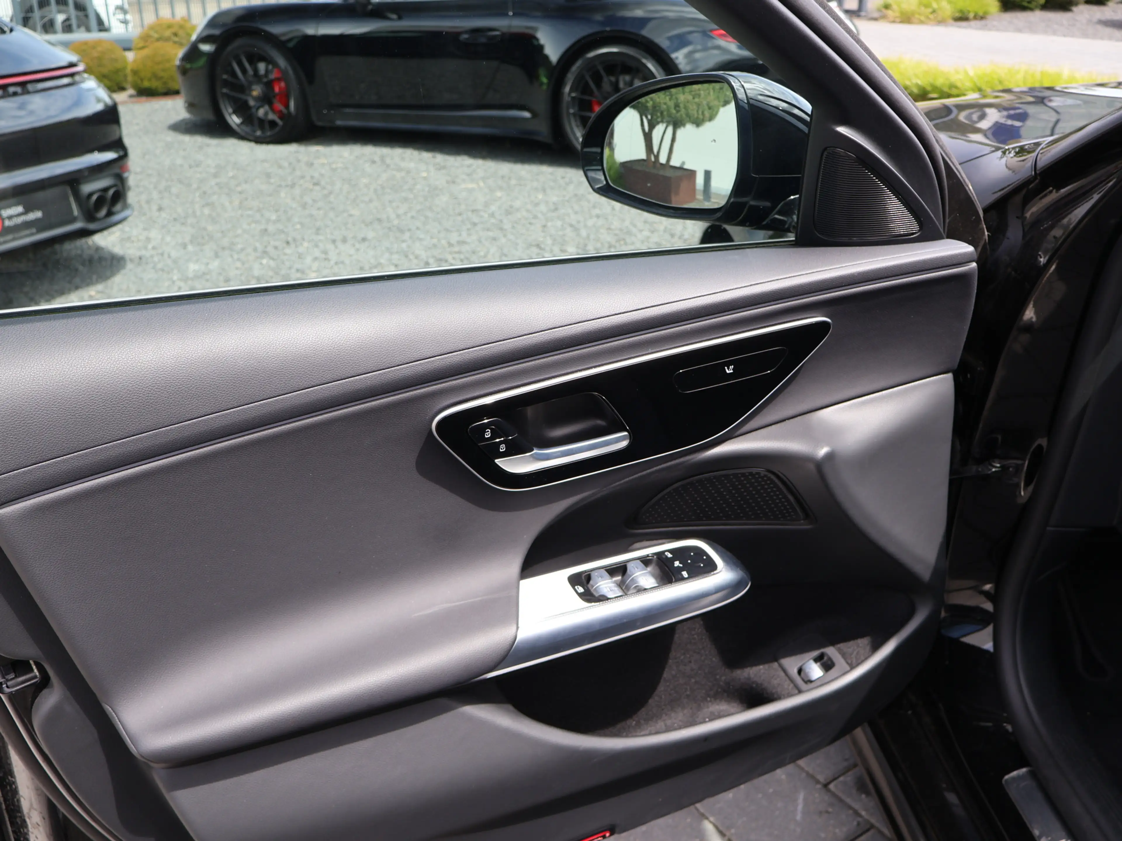 Mercedes-Benz E 300 de 4Matic Avantgarde Adv. KeyGo-Kamera-LED — photo 11