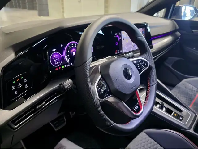 Volkswagen Golf view 11