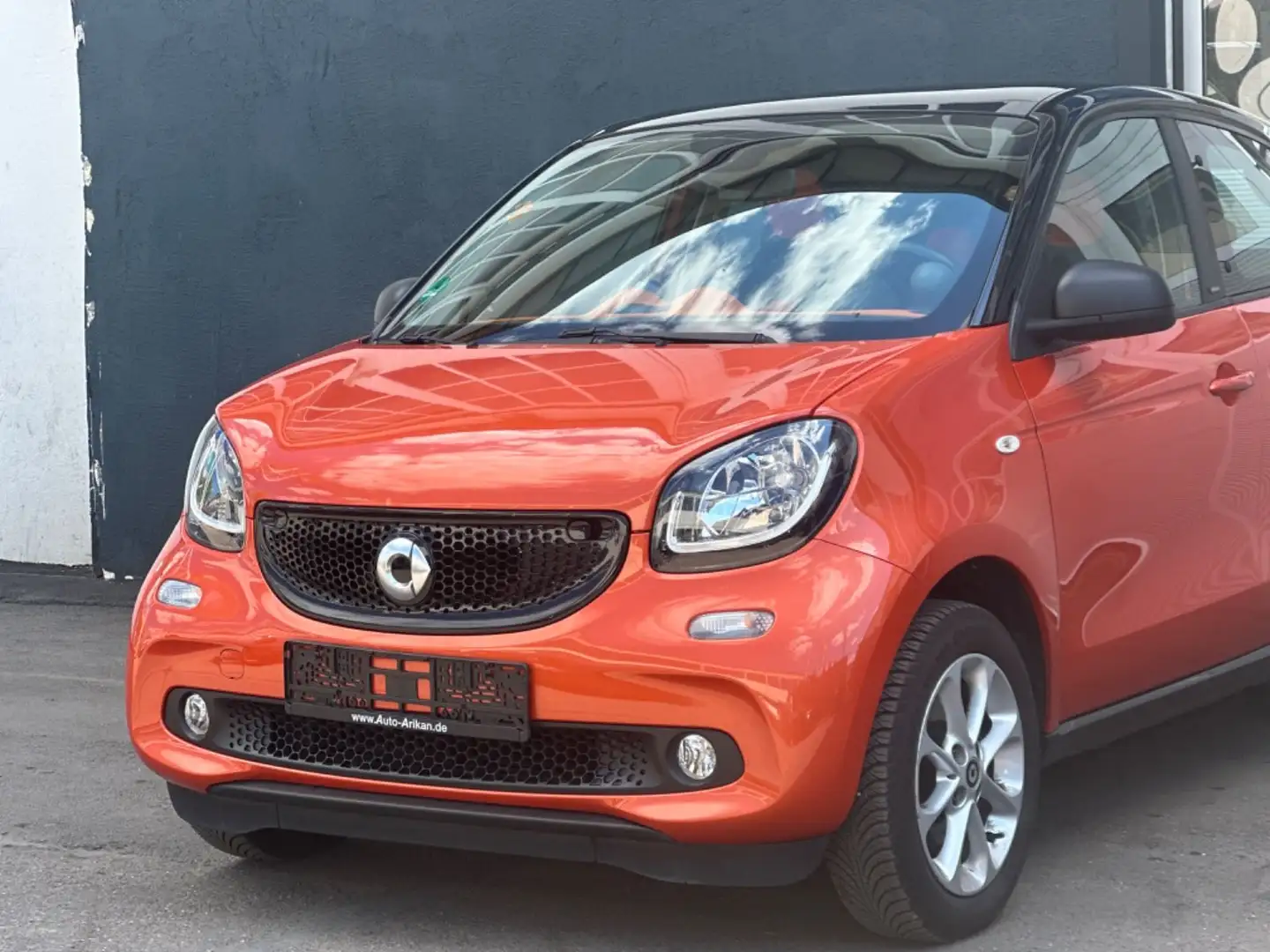 smart forFour 90Ps Panoramadach/SHZ/Navi/Kamera/ Orange - 1