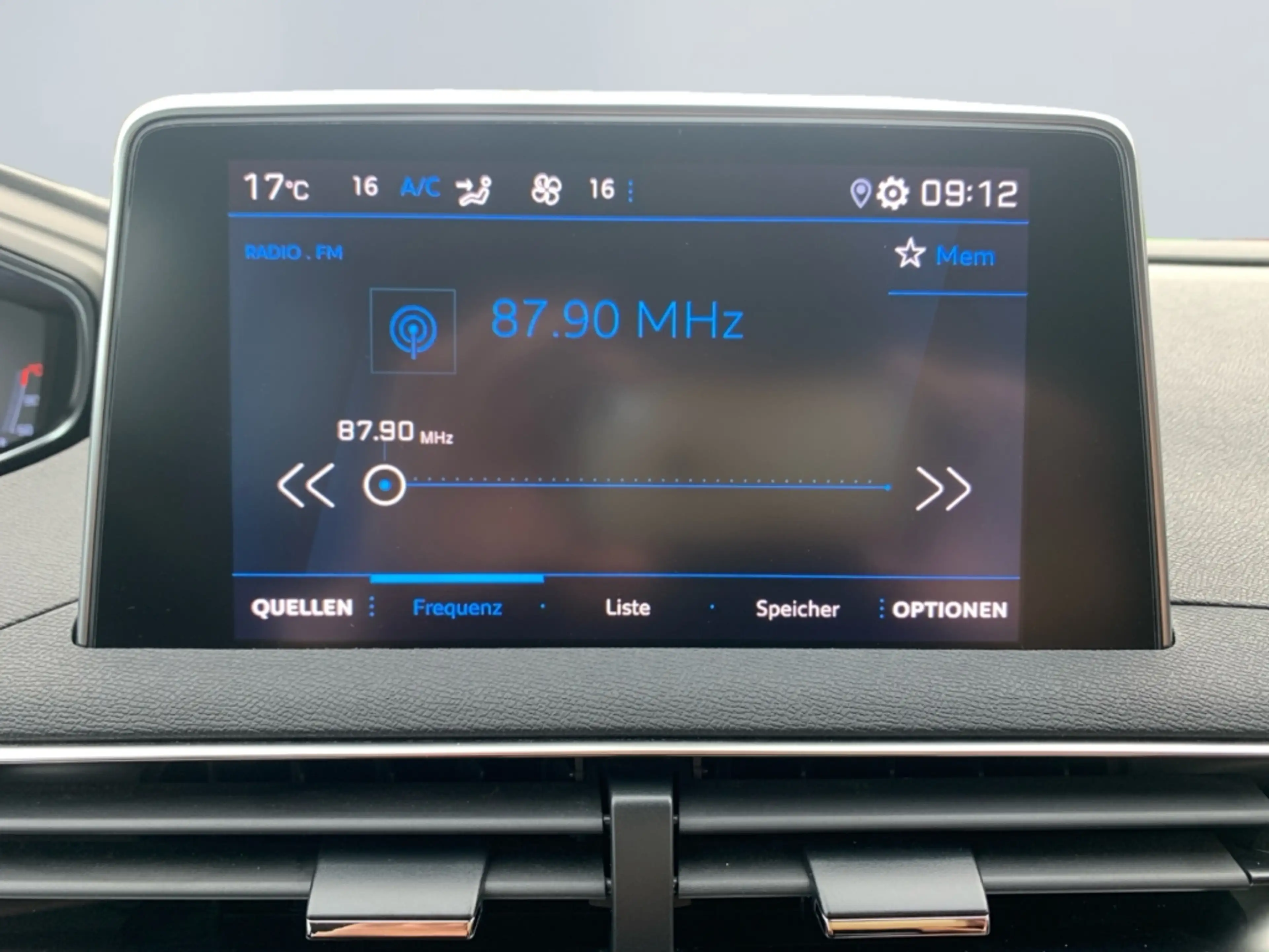 Peugeot 5008 Active *PDC*Tempomat*Klima*Sitzh.*CarPlay* — photo 14
