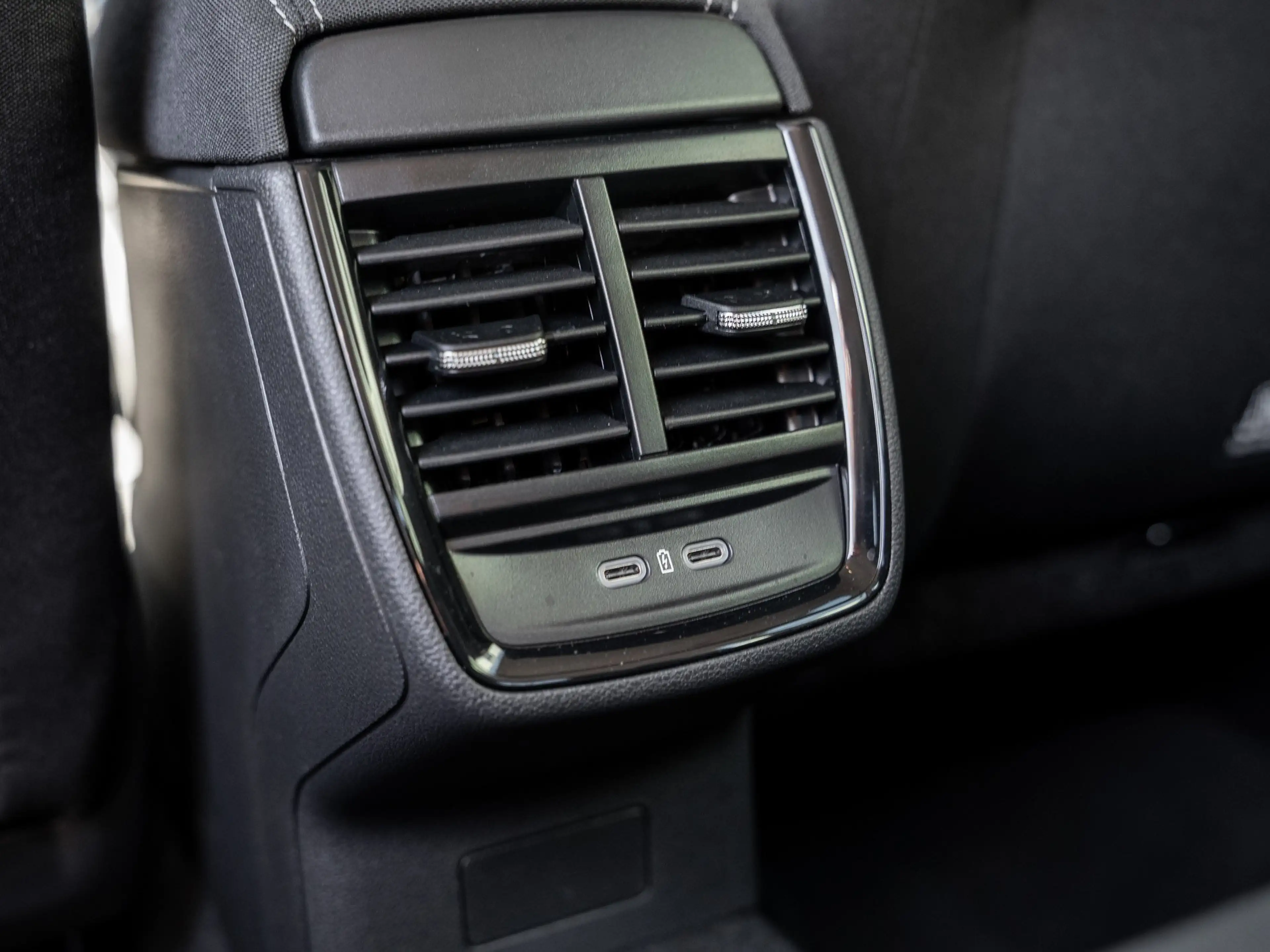 Skoda Kamiq BALANCE 1.5 TSI DSG AHK Navi ACC LED — photo 9
