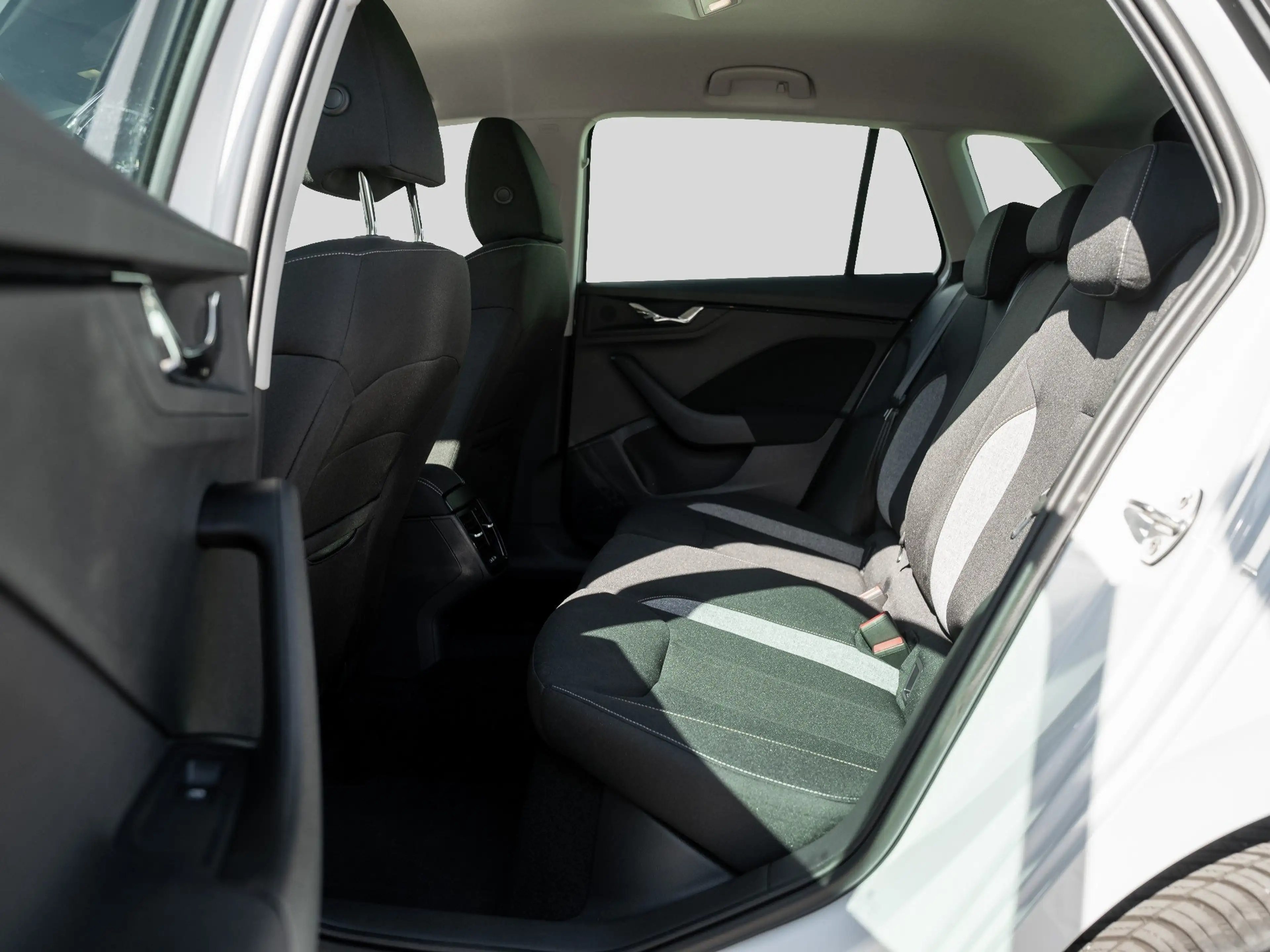 Skoda Kamiq BALANCE 1.5 TSI DSG AHK Navi ACC LED — photo 8