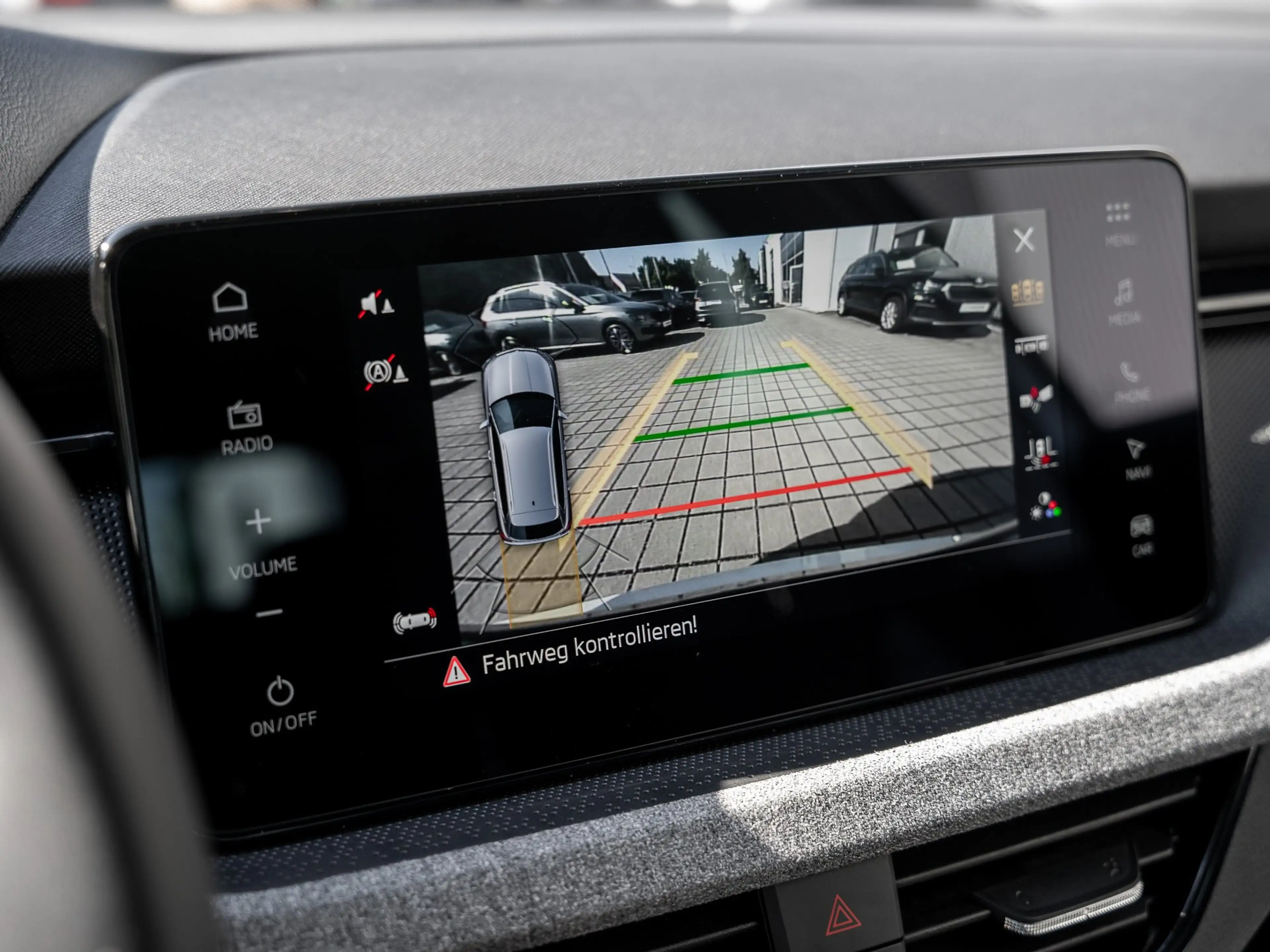 Skoda Kamiq BALANCE 1.5 TSI DSG AHK Navi ACC LED — photo 13