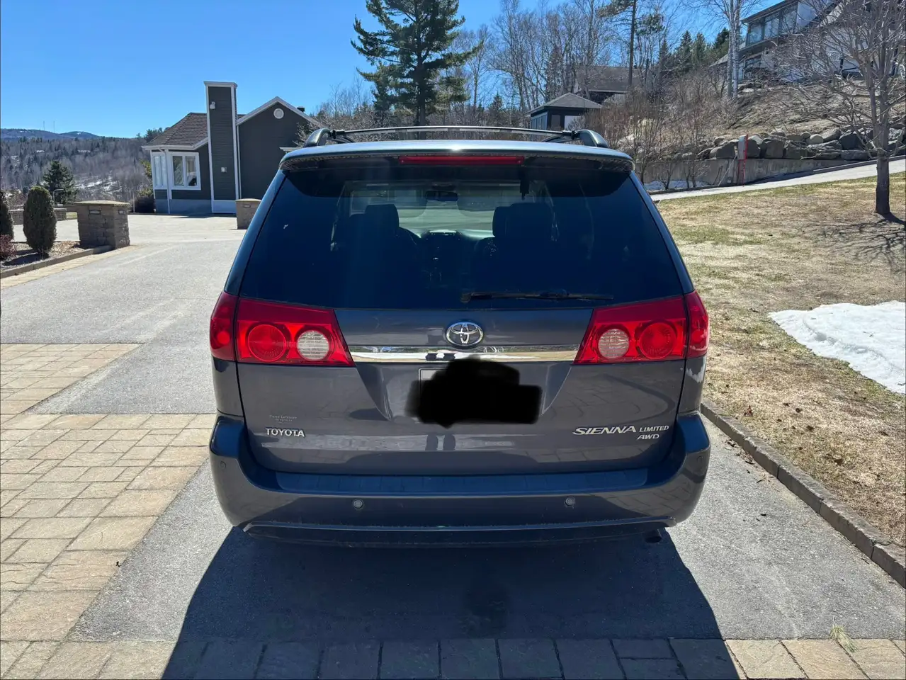 Toyota Sienna снимка Toyota Sienna