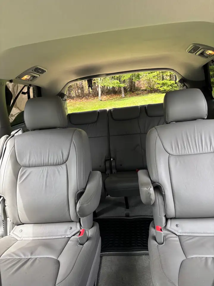 Toyota Sienna снимка Toyota Sienna