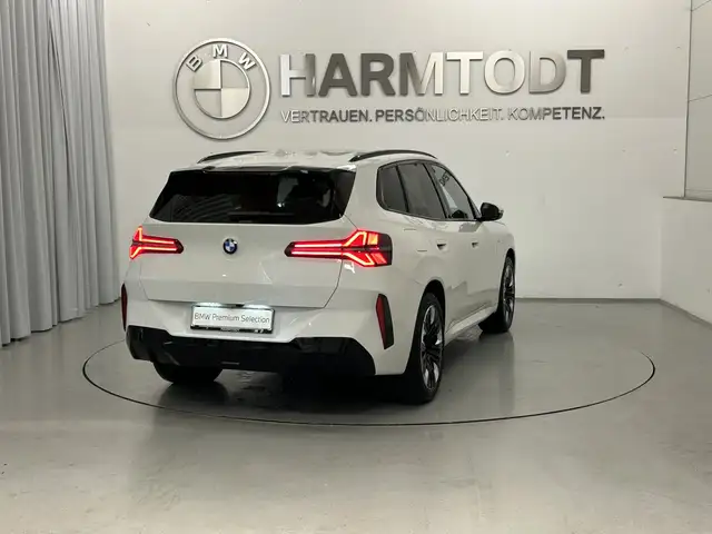 BMW X3 view 5