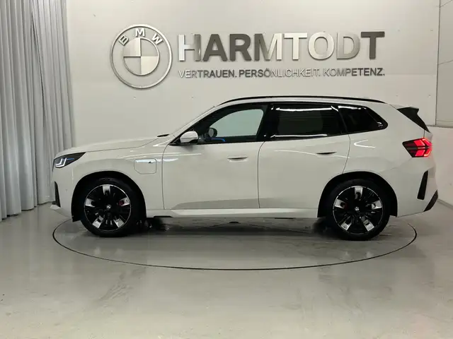 BMW X3 view 3