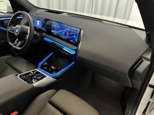 BMW X3 view 8
