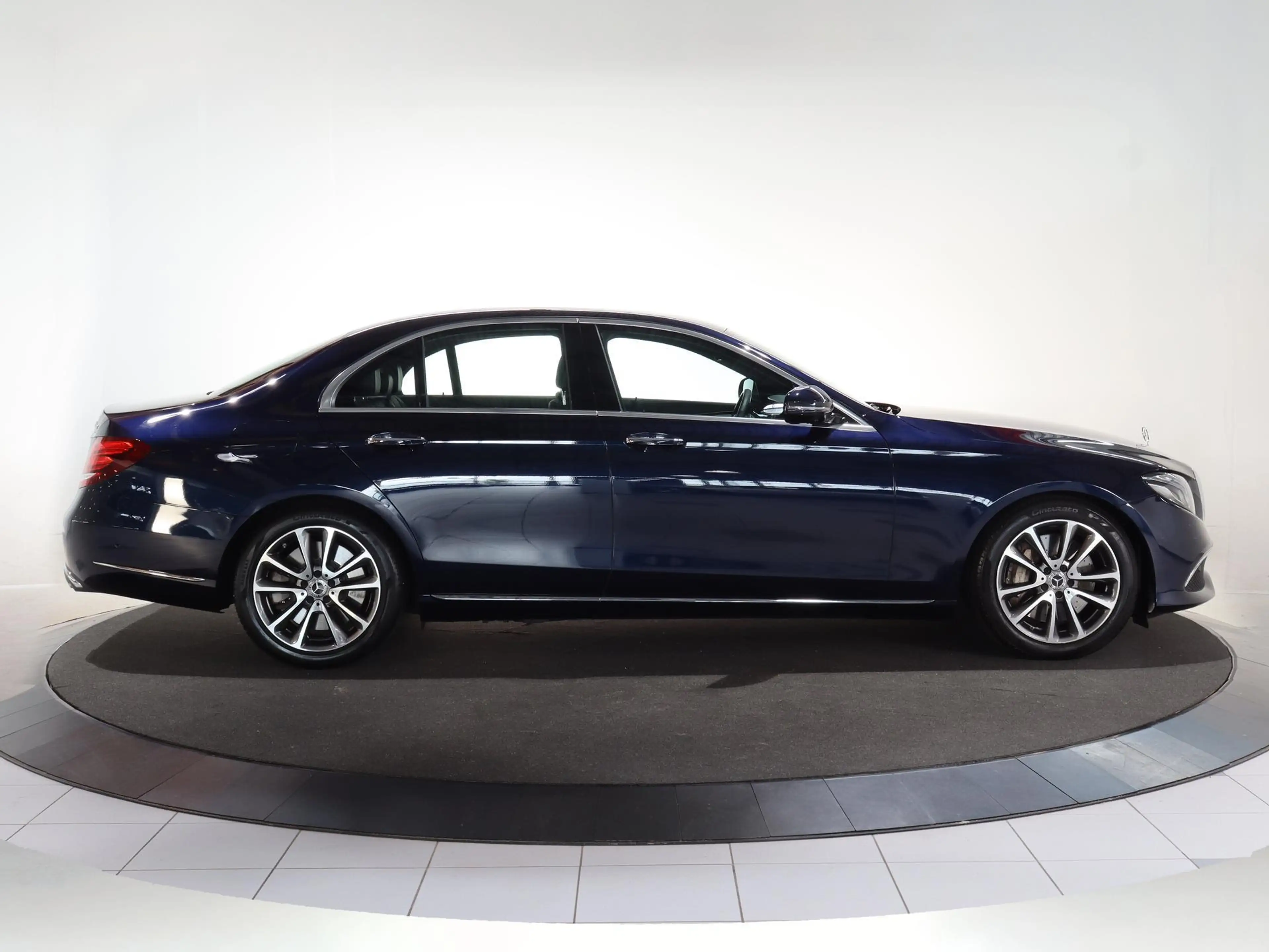 Mercedes-Benz E 400 4Matic Premium Plus — photo 5
