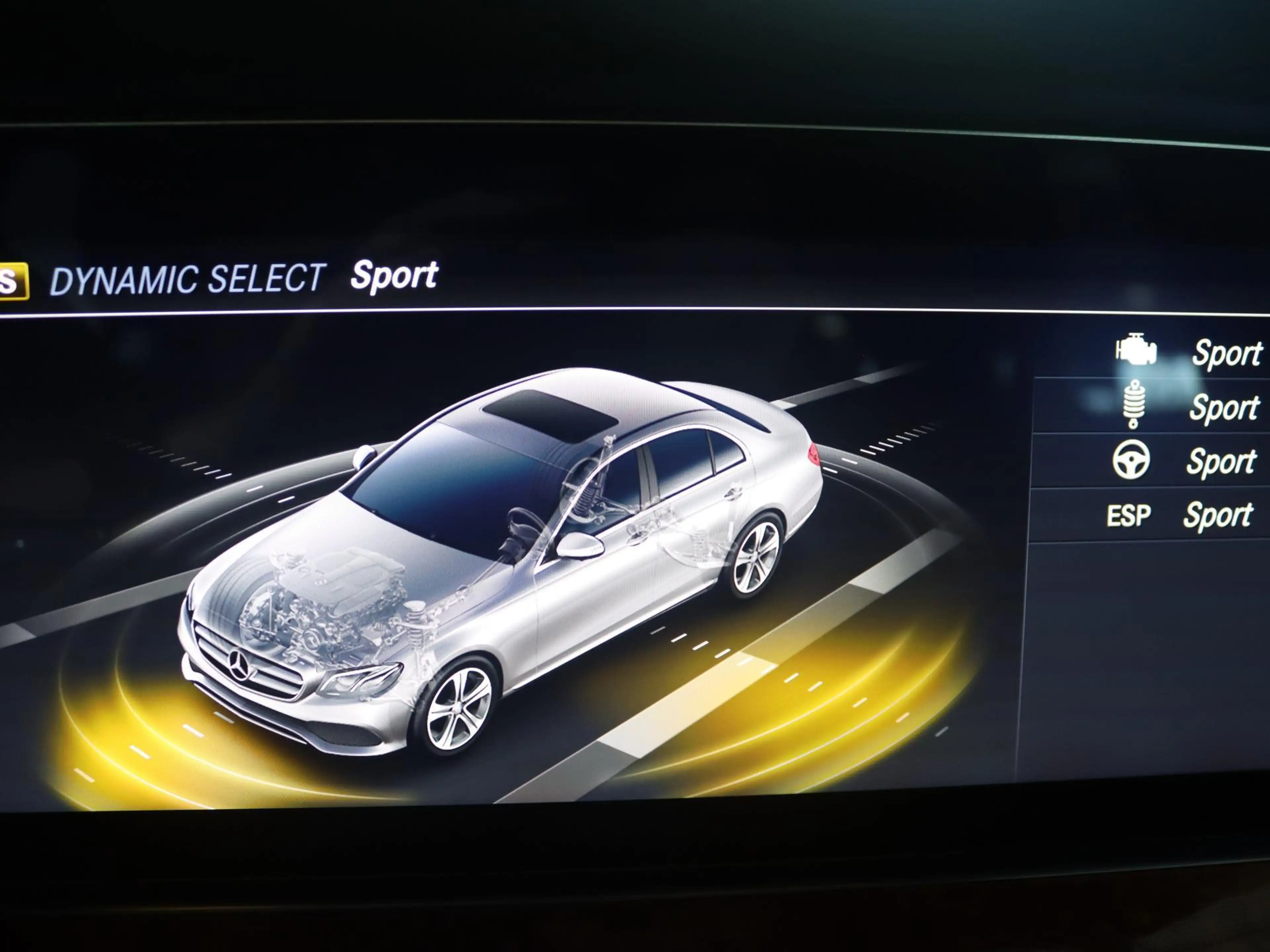 Mercedes-Benz E 400 4Matic Premium Plus — photo 13
