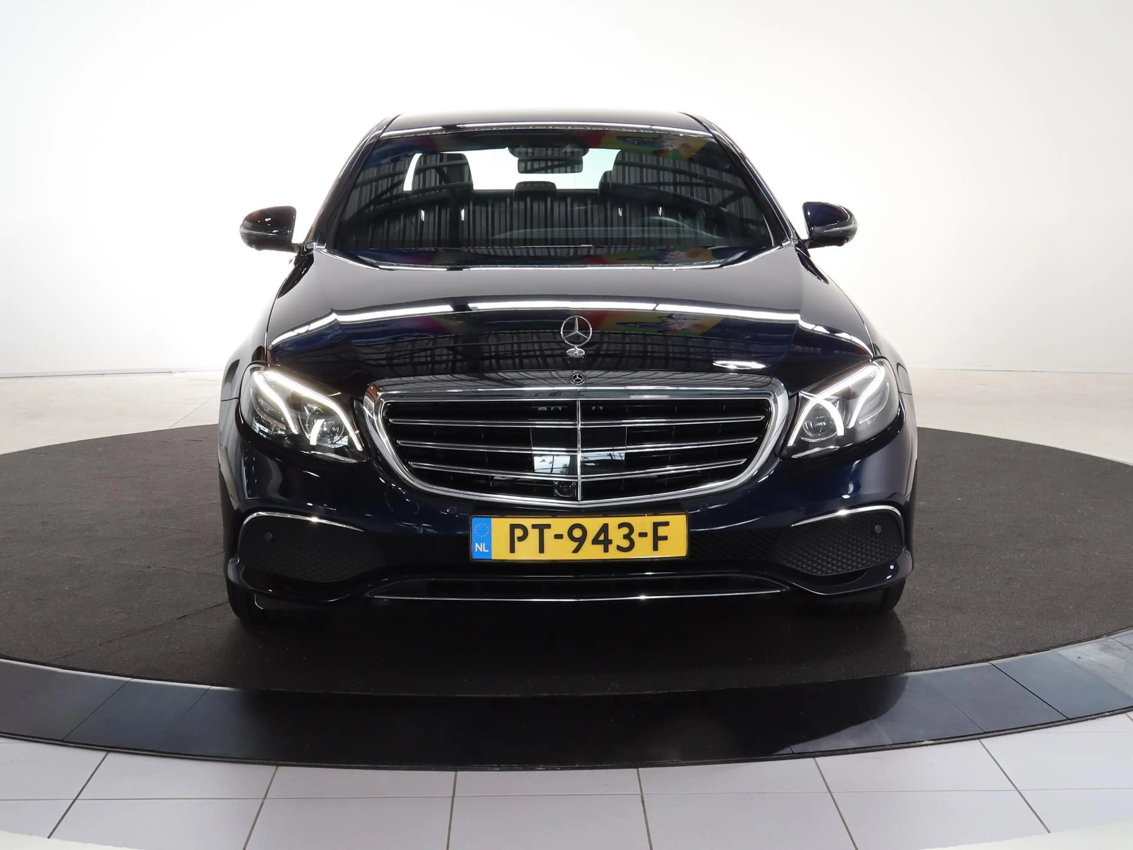Mercedes-Benz E 400 4Matic Premium Plus — photo 7