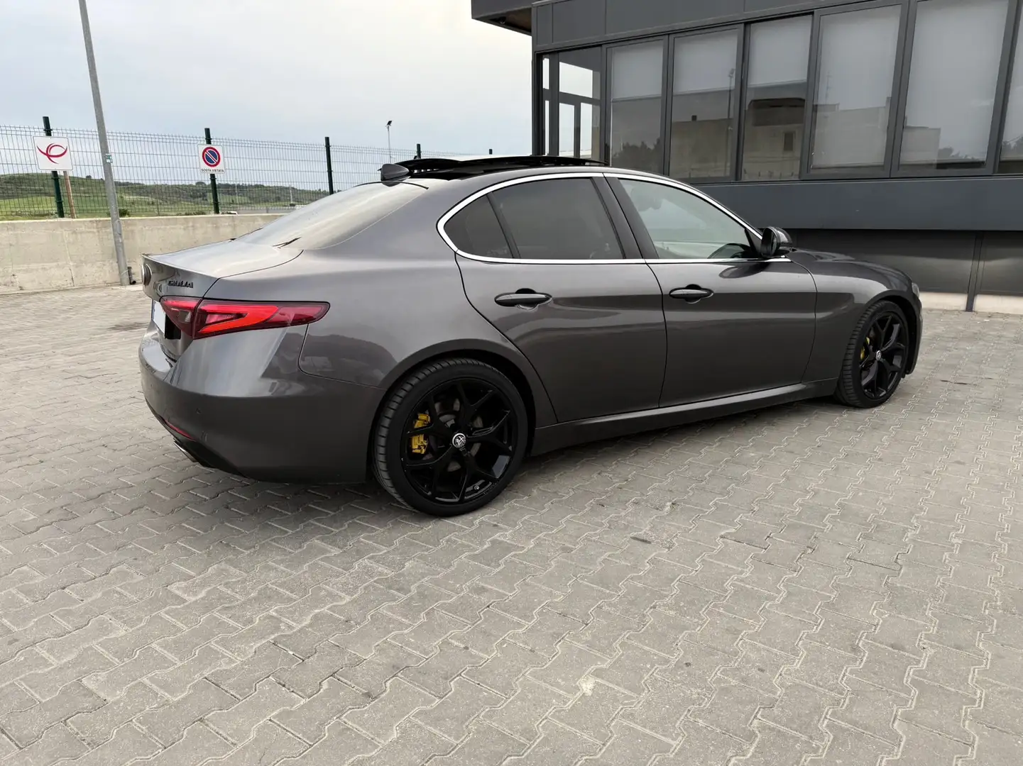 Alfa Romeo Giulia 2.2 t Lusso 190cv auto Szary - 2
