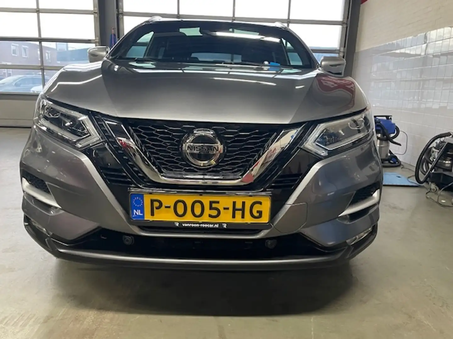Nissan Qashqai 1.3 DIG-T Tekna + | Automaat | Panoramadak Gris - 2