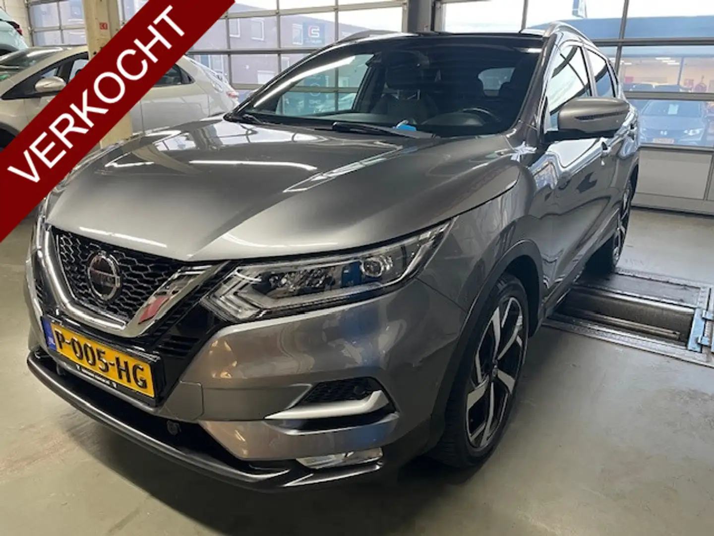 Nissan Qashqai 1.3 DIG-T Tekna + | Automaat | Panoramadak Gris - 1