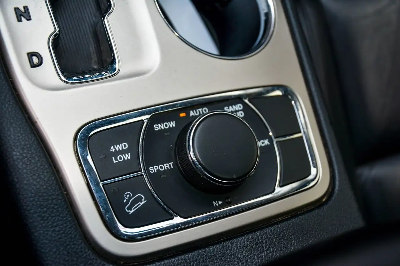 Jeep Grand Cherokee снимка Jeep Grand Cherokee