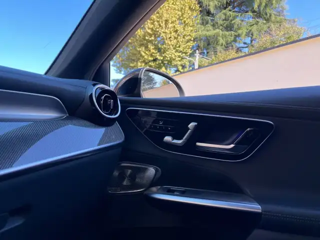 Mercedes-Benz 300 view 11