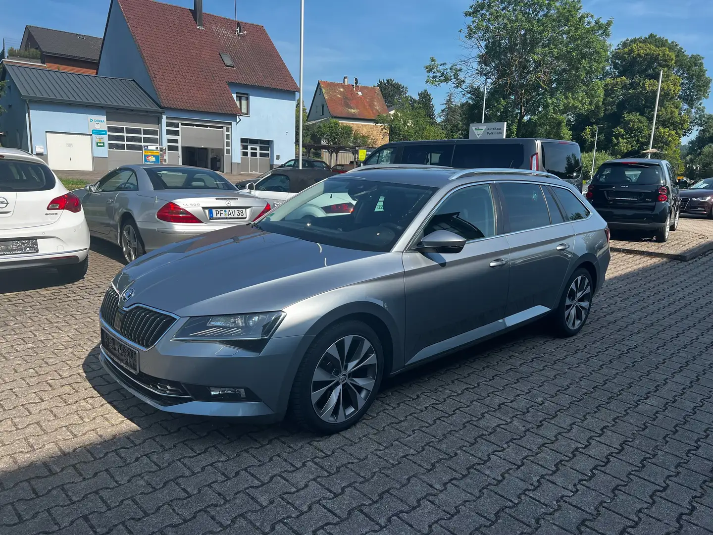 Skoda Superb 2,0 Style AHK Sitzheizung Rückfahrkamera Navi Gris - 2