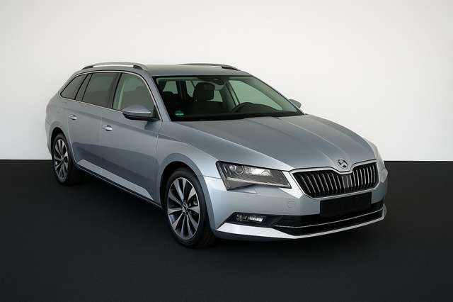 Imagine Skoda Superb 2,0 Style AHK Sitzheizung Rückfahrkamera Navi