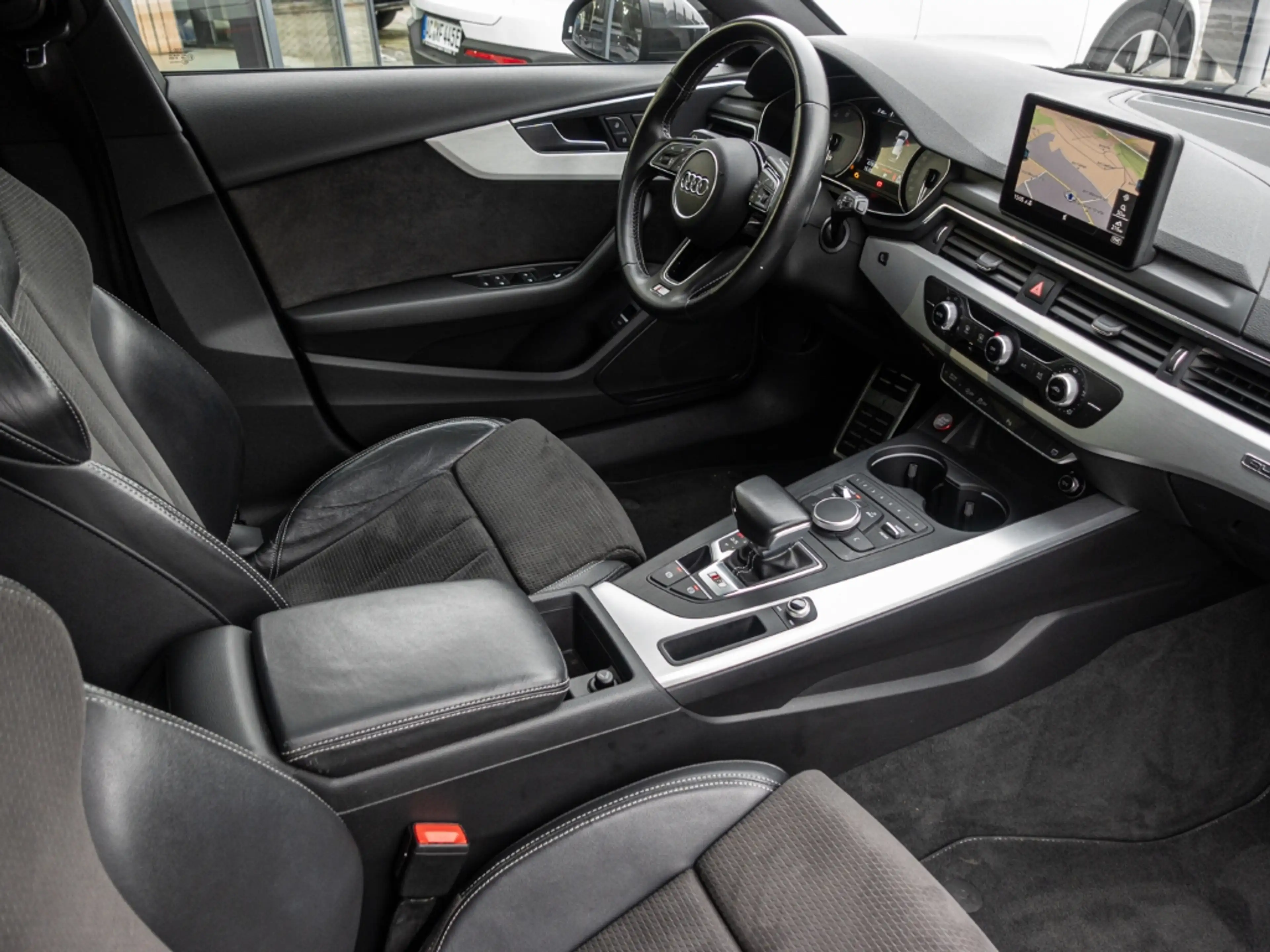 Audi S4 Avant 3.0 TFSI quattro El. Panodach Navi Leder Mem — photo 5