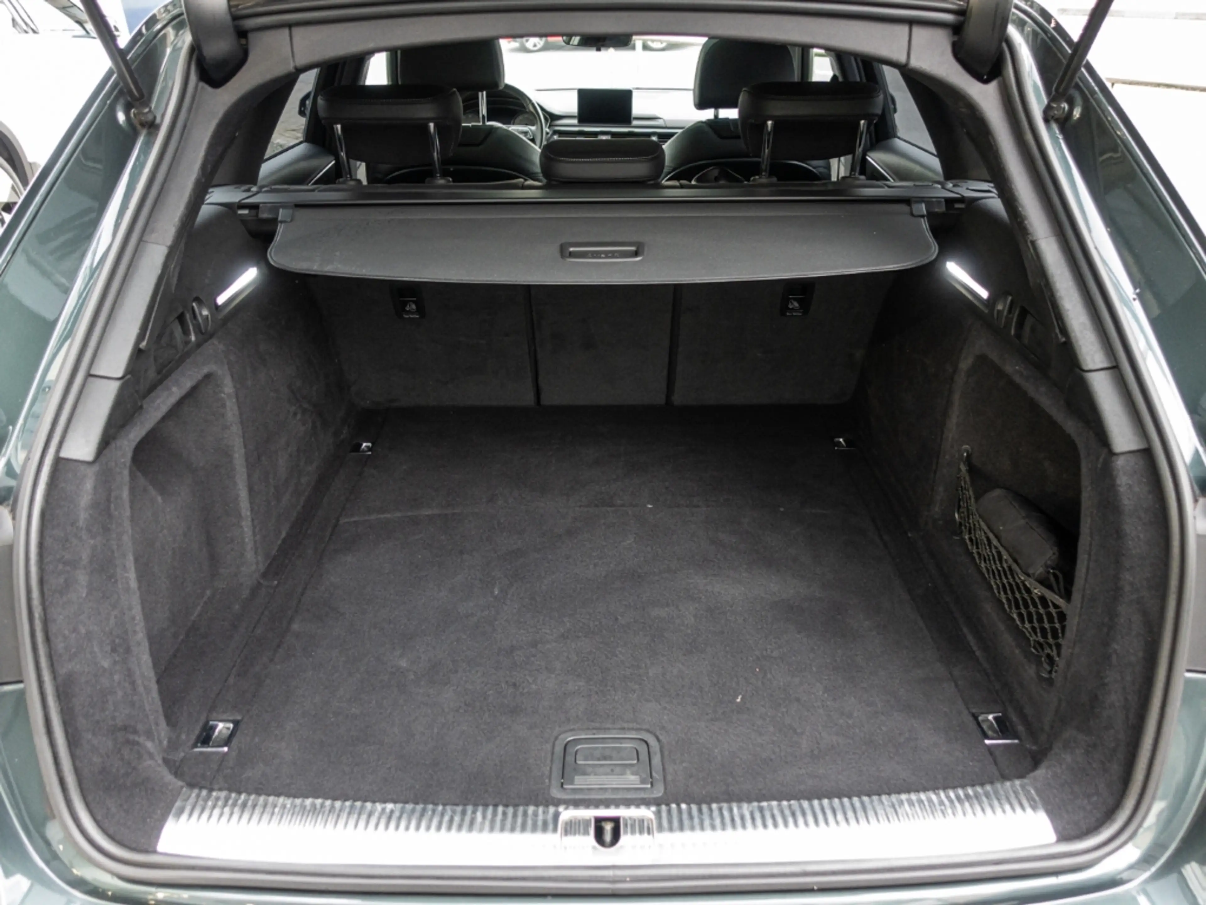 Audi S4 Avant 3.0 TFSI quattro El. Panodach Navi Leder Mem — photo 15