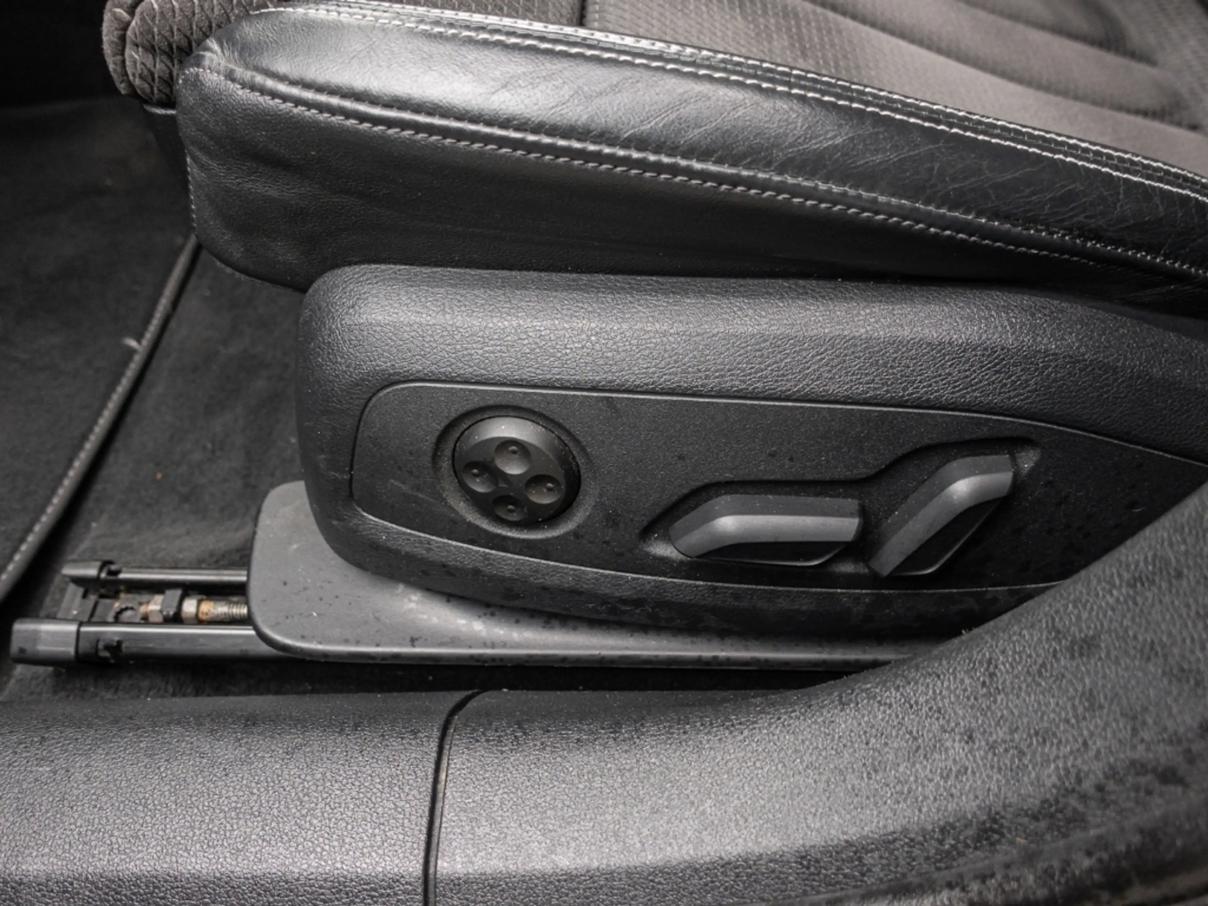 Audi S4 Avant 3.0 TFSI quattro El. Panodach Navi Leder Mem — photo 12