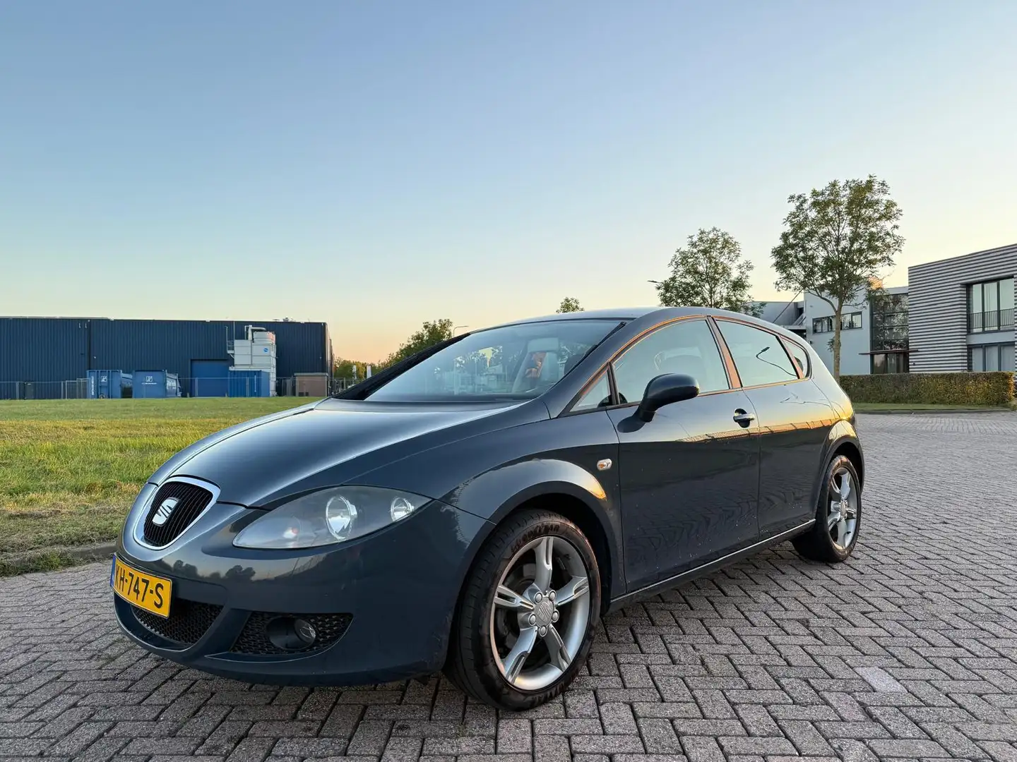 SEAT Leon 1.6 Reference Grau - 2