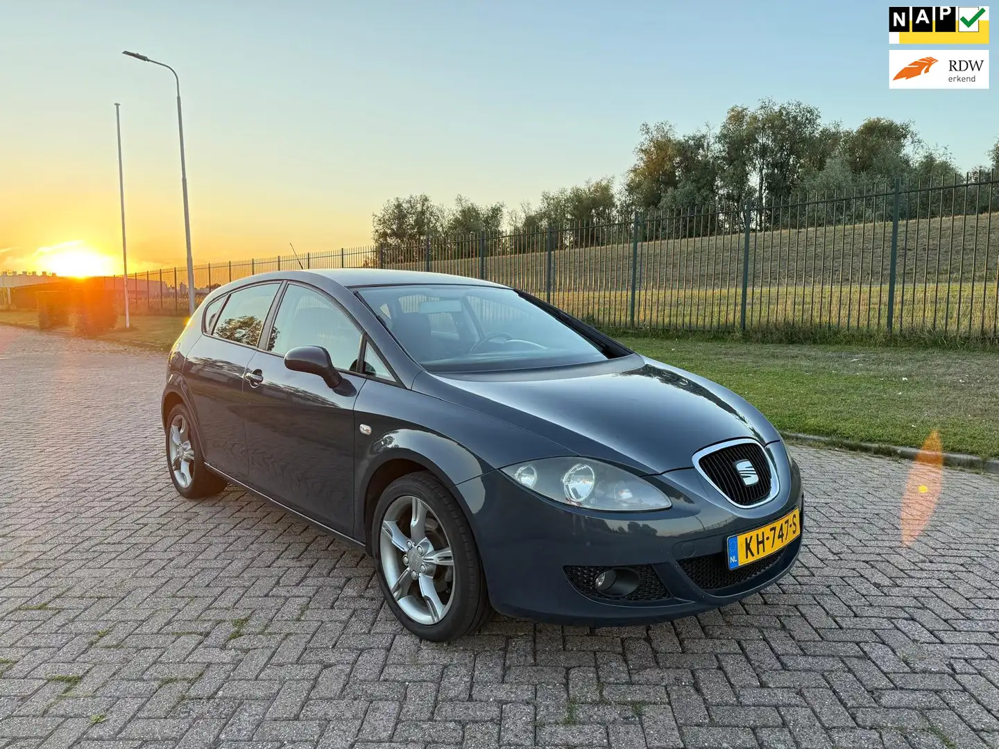 SEAT Leon 1.6 Reference Grau - 1