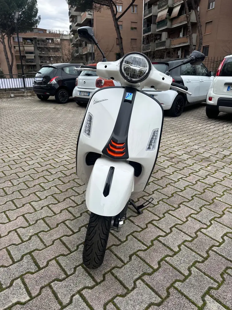 Vespa GTS Super Sport 310 nuova da immatricolare Bianco - 2
