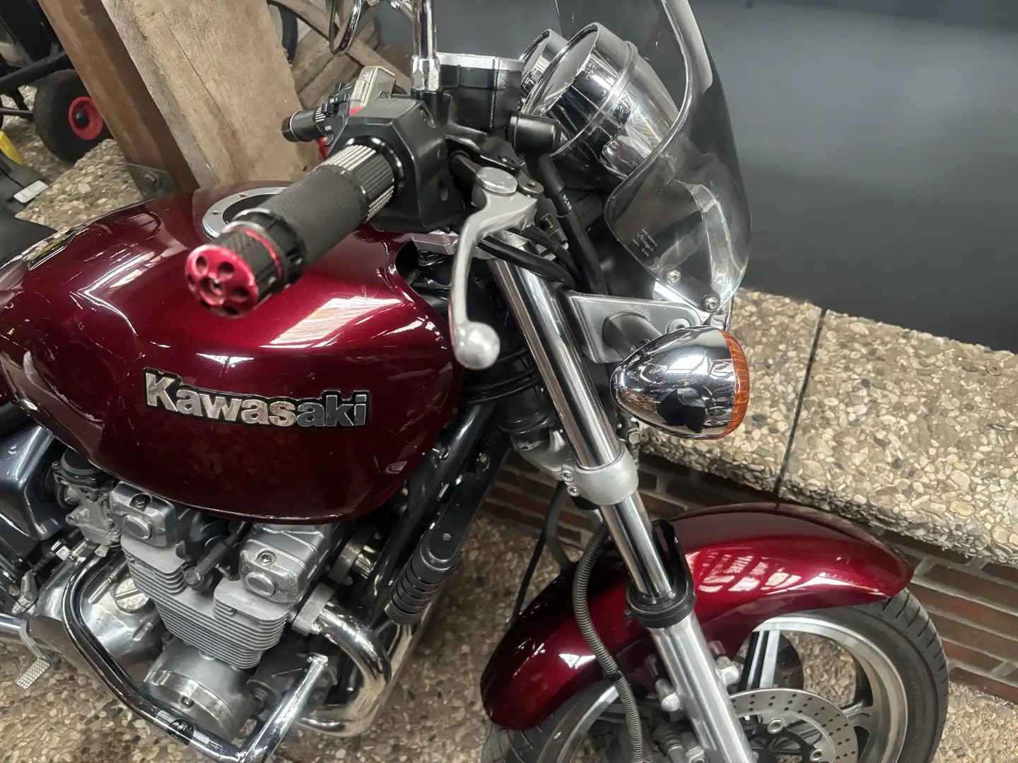 Kawasaki Zephyr 550 Stürzbügel , Kleine Windschutzscheibe, Warnlicht Rot - 1