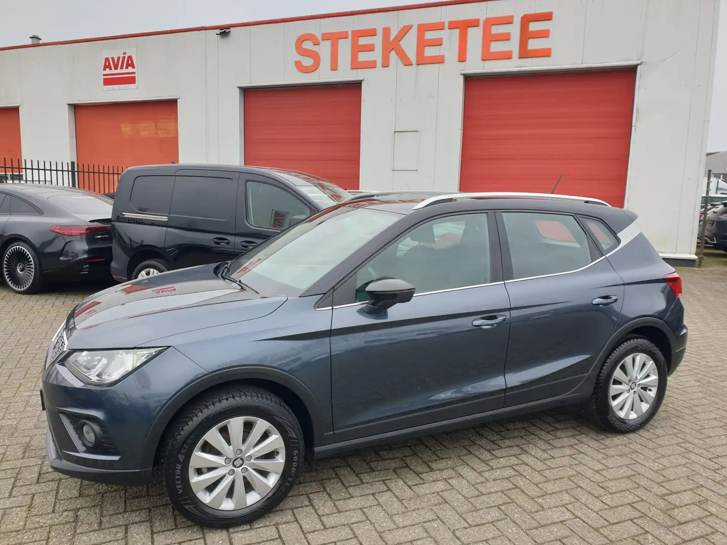 SEAT Arona 1.0 TSI 95pk Xcellence Gris - 1