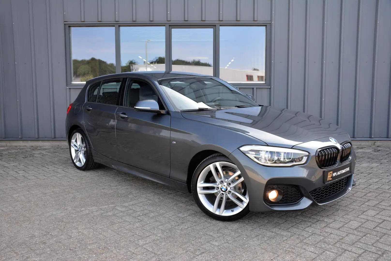 BMW 118 1-serie 118i Edition M Sport Shadow High Executive Grijs - 2
