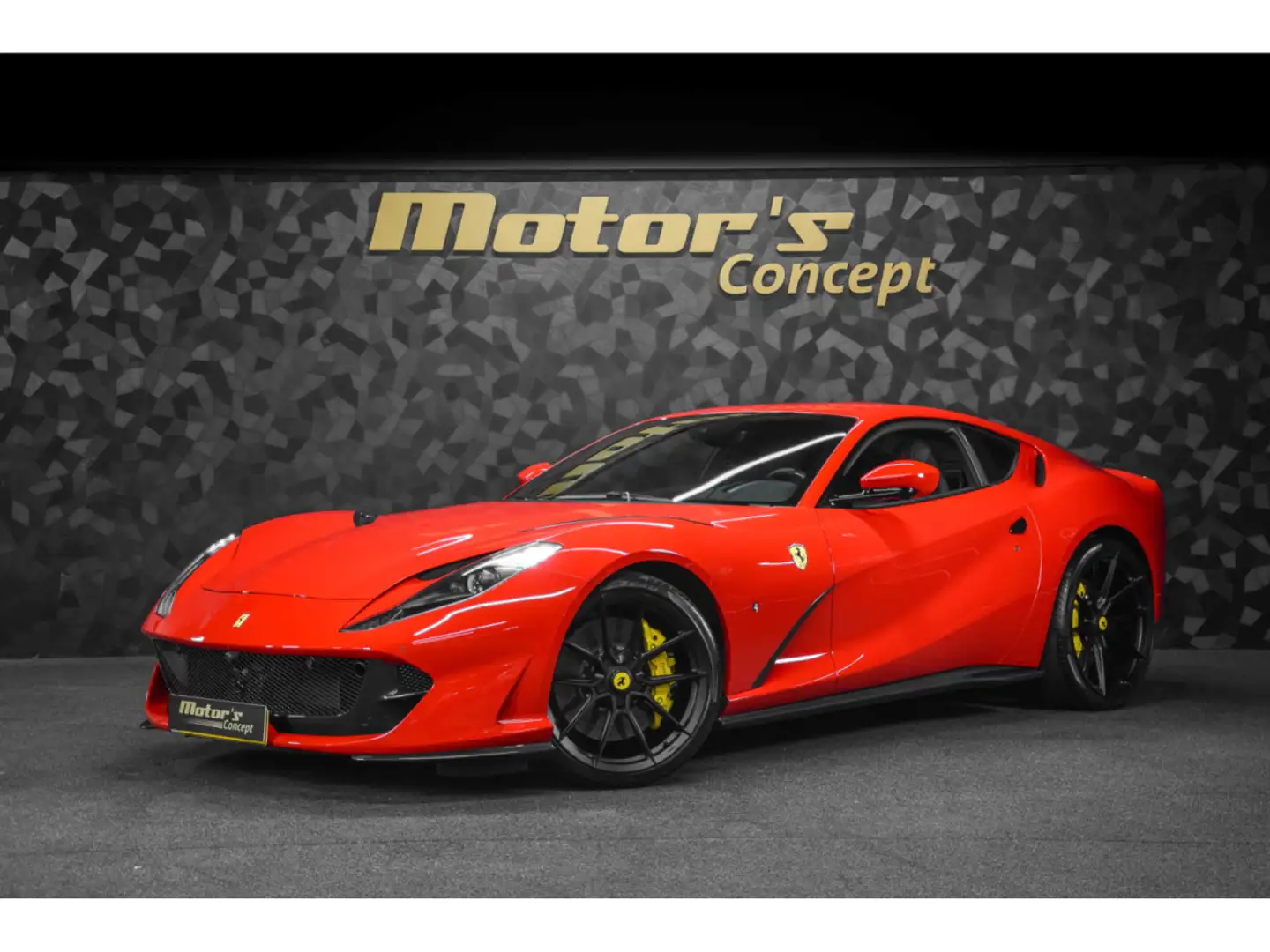 FERRARI 812