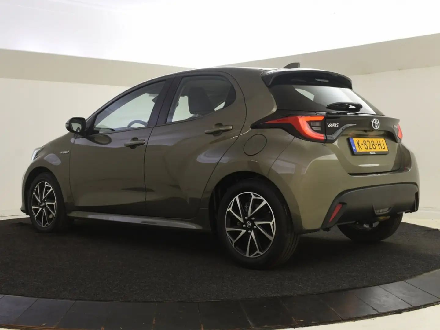 Toyota Yaris 1.5 Hybrid Dynamic | Camera | Apple & Android Carp Braun - 2