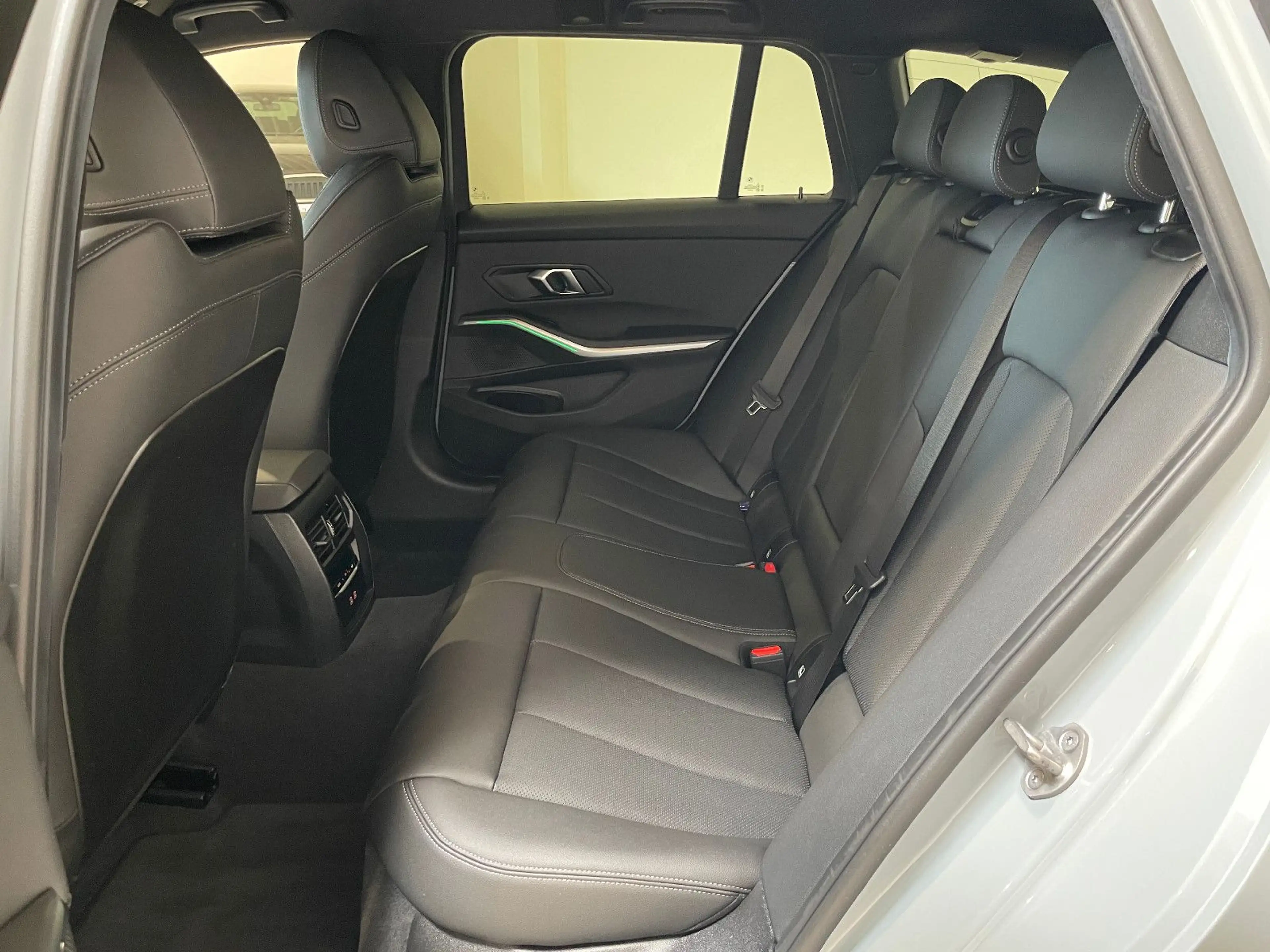 BMW 320 d Touring M Sport *Mod. 2025 *LED*R-CAM*HiFi* — photo 15