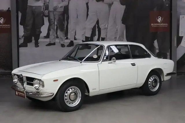 Alfa Romeo GT 1300 Junior