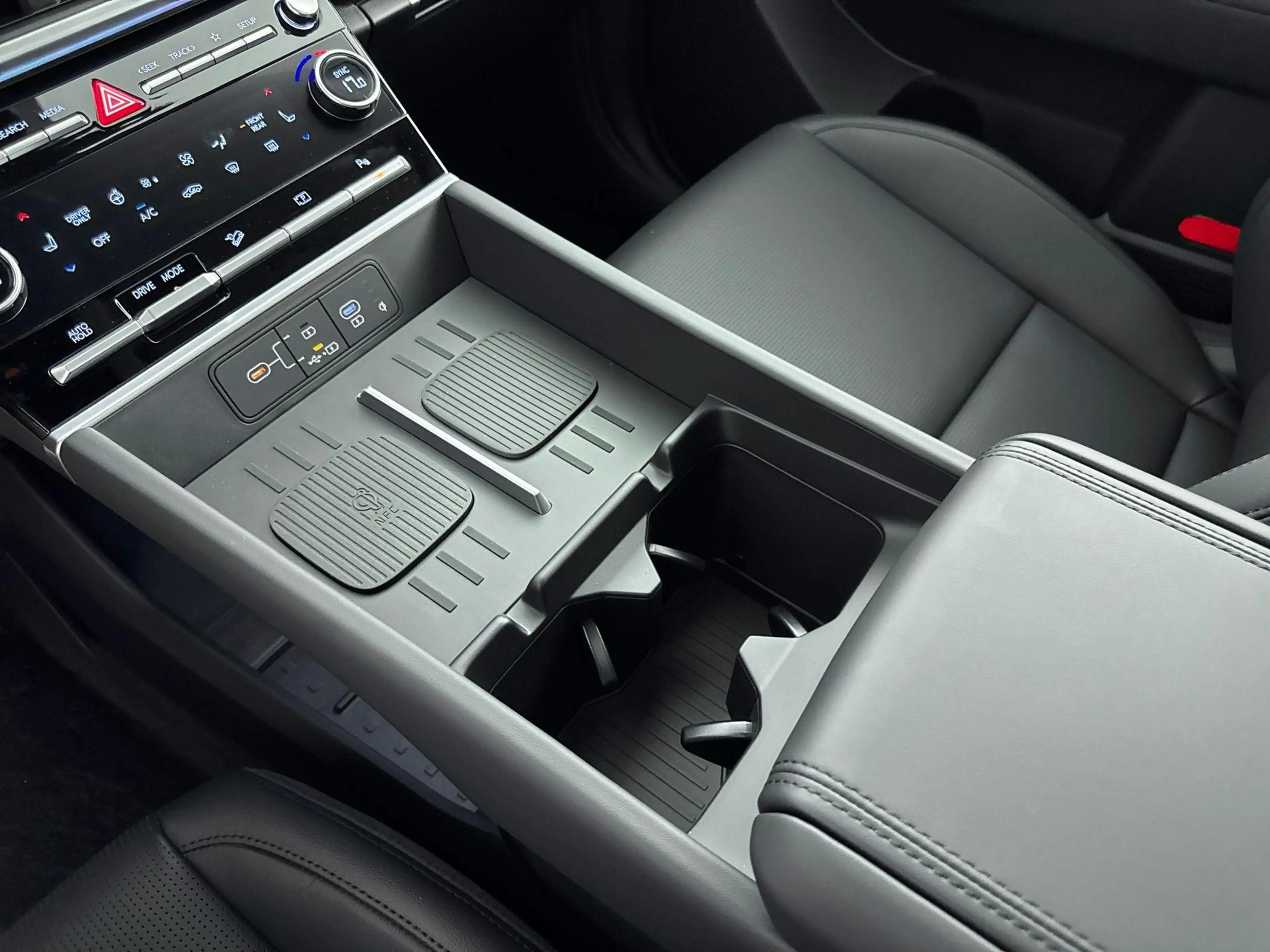 Hyundai SANTA FE 1.6 T-GDI HEV Premium Sky 7p | Apple Carplay/Andro — photo 15