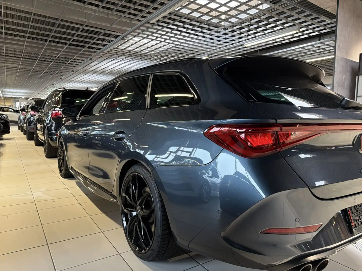 CUPRA Leon Sportstourer VZ 4Drive DSG AHK Klima Navi Gris - 2