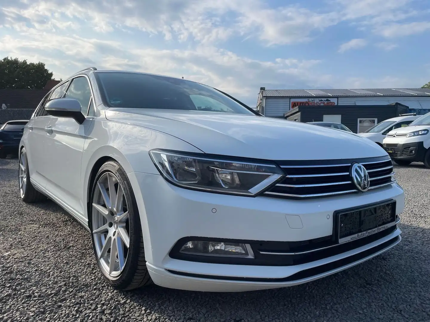 Volkswagen Passat Comfortline 19 Zoll AHK Abstandstemp. Wit - 1