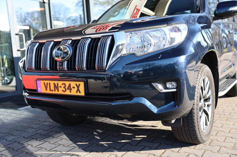 Toyota Land Cruiser 2.8 D-4D 3DRS PROFESSIONAL A/T VAN — photo 23