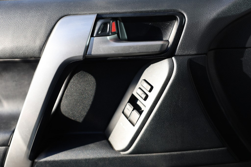 Toyota Land Cruiser 2.8 D-4D 3DRS PROFESSIONAL A/T VAN — photo 20