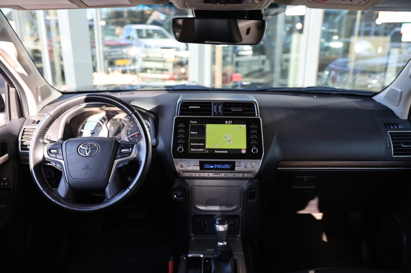 Toyota Land Cruiser 2.8 D-4D 3DRS PROFESSIONAL A/T VAN — photo 22