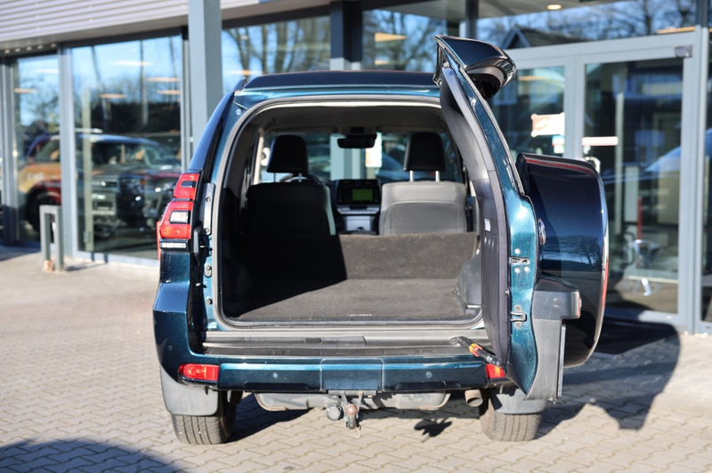 Toyota Land Cruiser 2.8 D-4D 3DRS PROFESSIONAL A/T VAN — photo 7