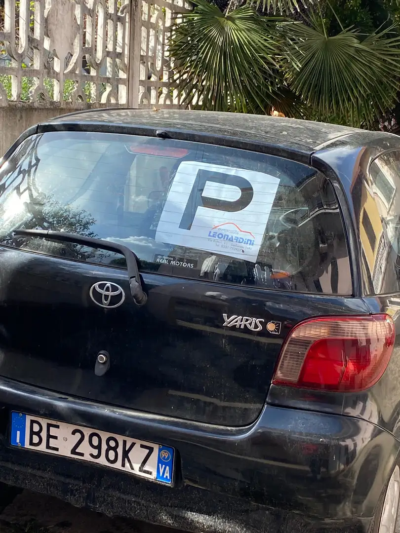 Toyota Yaris Sol Fekete - 2