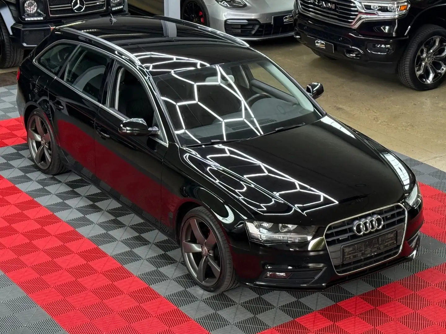 Audi A4 Avant Ambiente quattro Navi SHZ Schwarz - 1