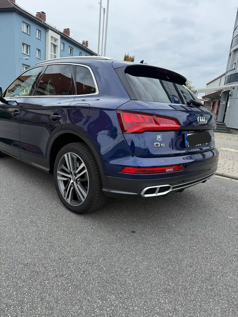 Audi Q5 55 TFSI e quattro sport Blau - 2