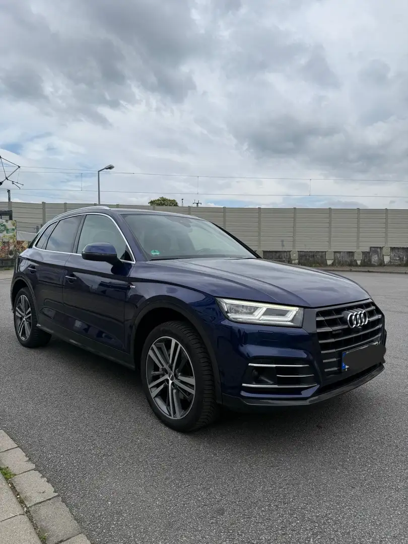 Audi Q5 55 TFSI e quattro sport Blau - 1