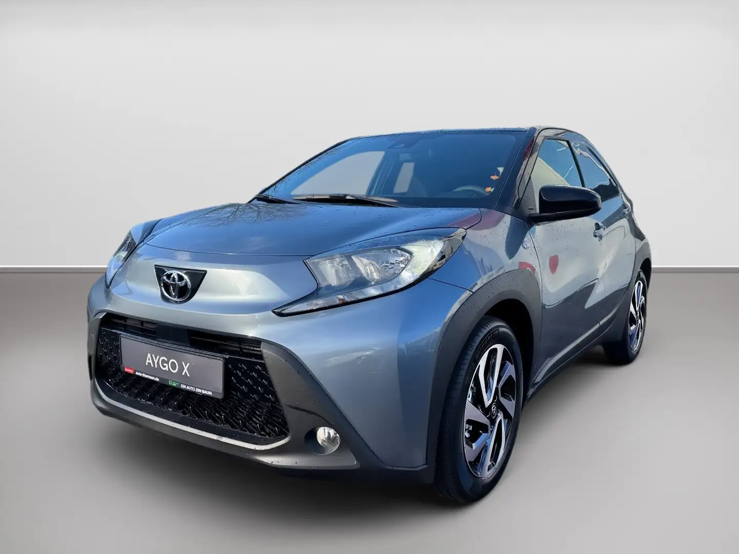 Toyota Aygo 1.0 Teamplayer ACC Navi Fernlichtass. Kam. Grijs - 2