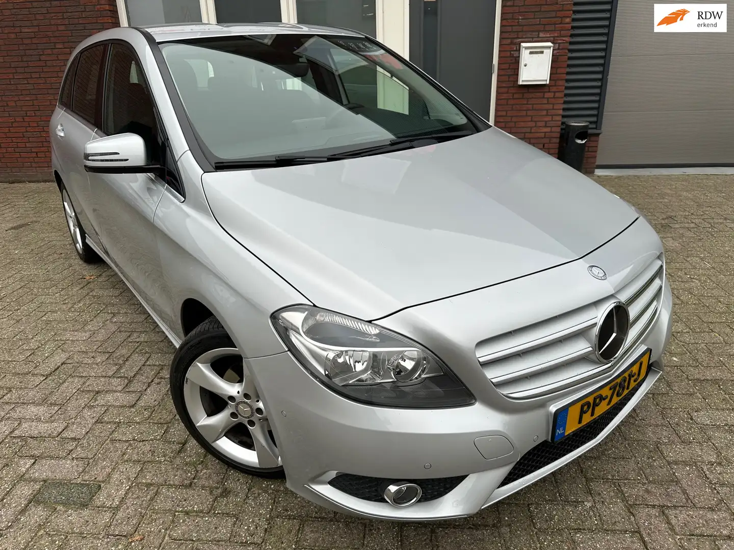 Mercedes-Benz B 180 CDI Ambition / Automaat / Cruise / PDC / Navi / LM Grijs - 1