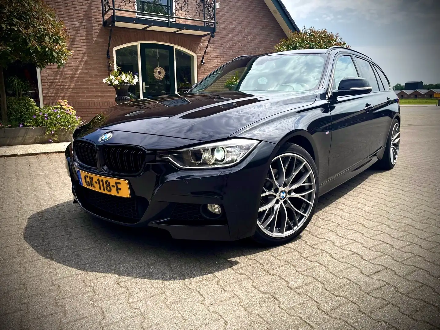BMW 320 M Executive Automaat Zwart - 1