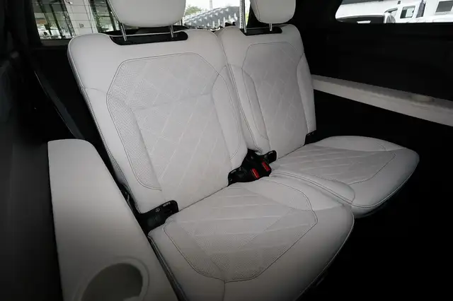 Mercedes-Benz GLS view 7